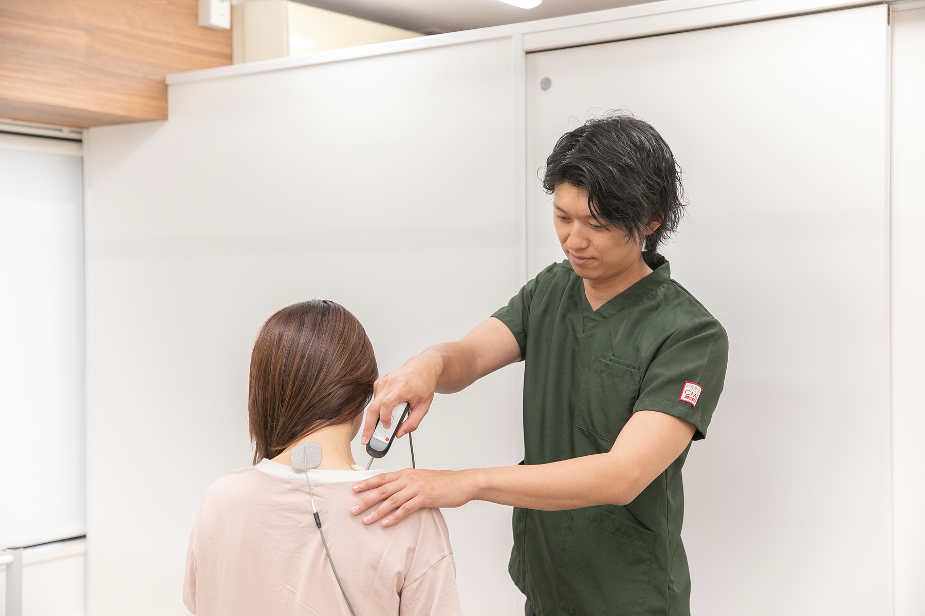 中央接骨院西荻窪院での交通事故施術の様子